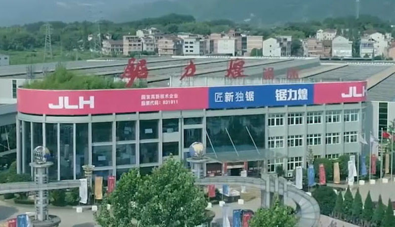 亚游集团卢勇波丨不断创新的“设计魔术师”